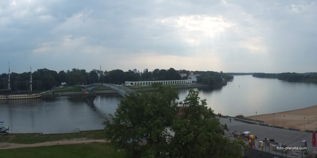 Панорама реки Волхов  с крепостной стены
