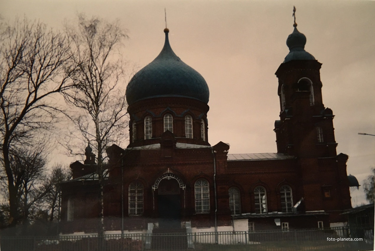 Покровский храм в селе Игумново. 1994г.