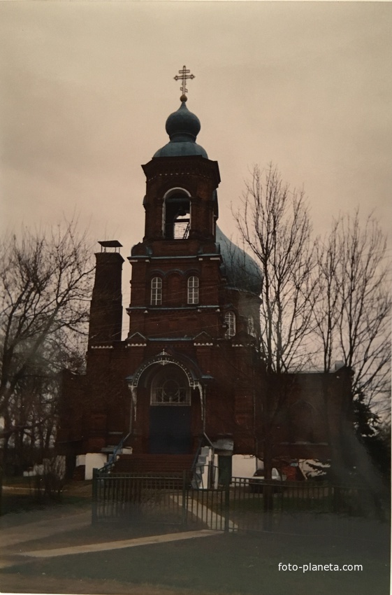 Покровский храм в селе Игумново. 1994г.