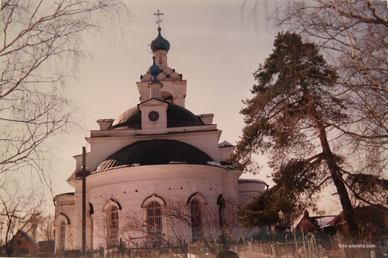 Храм Михаила Архангела в селе Загорново. 1998г.