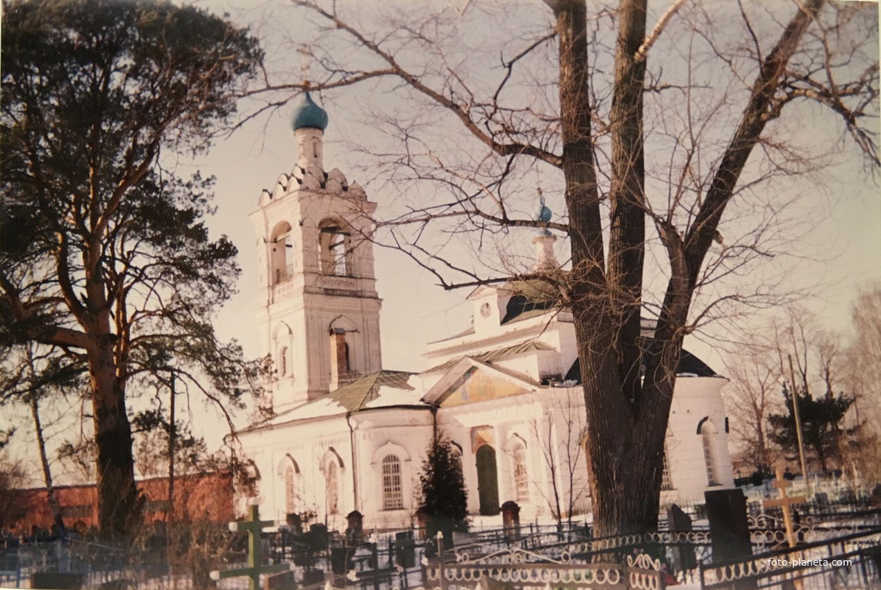 Храм Михаила Архангела в селе Загорново. 1998г.