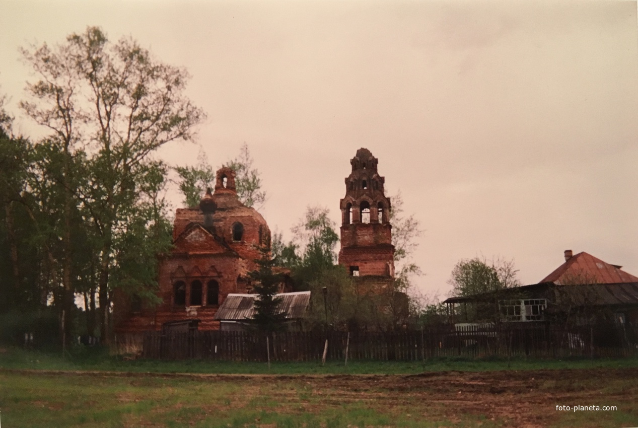 Троицкий храм в селе Аверкиево до восстановления