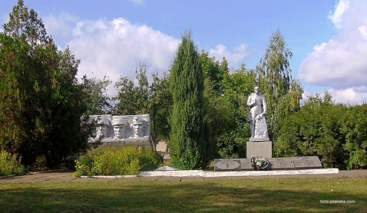 Мемориал в селе Ивановка.