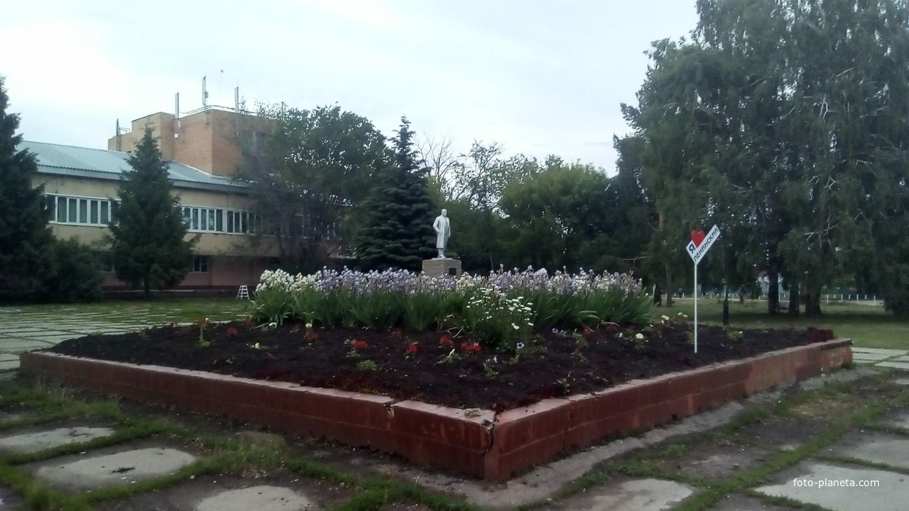 Посёлок Ленинский. Центральная площадь посёлка.