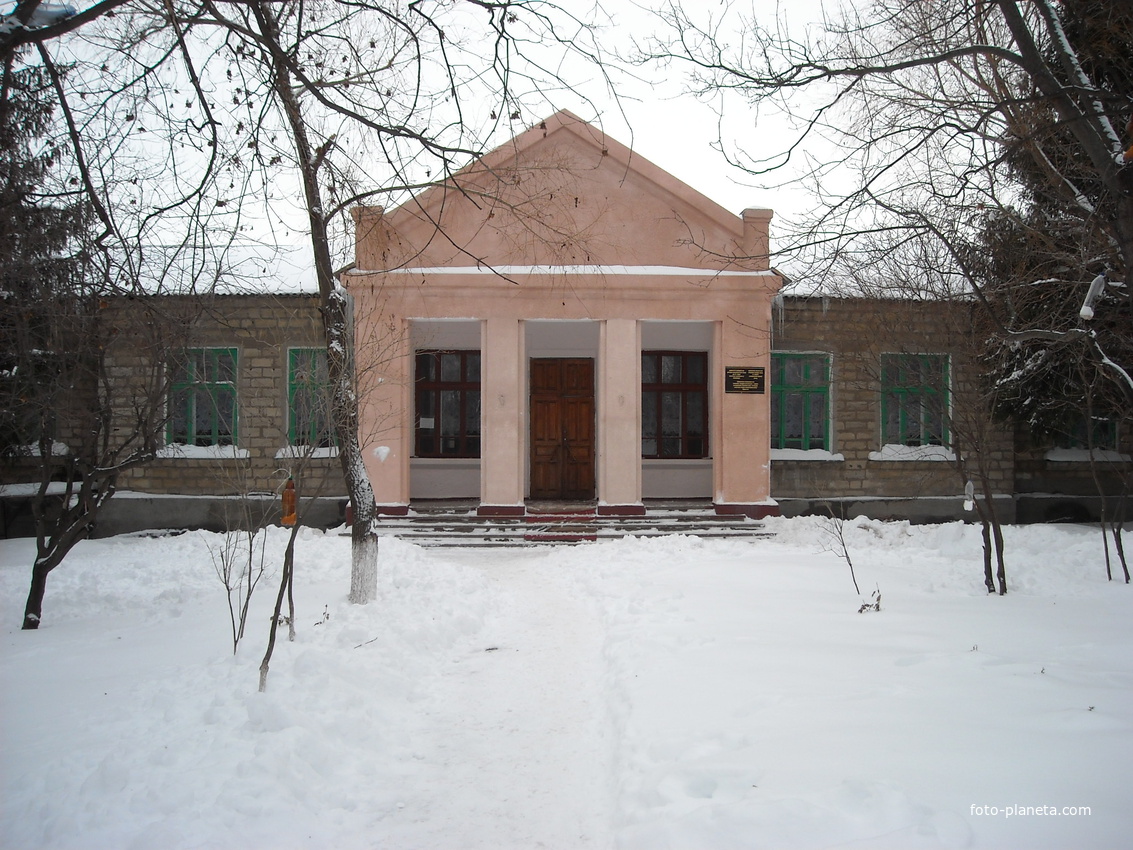 с.Протягайловка, средняя школа №14 зимой