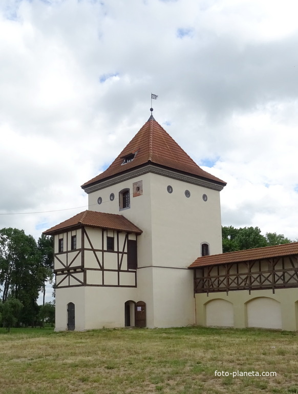 замок Кишек и Радзивиллов  - угловая башня
