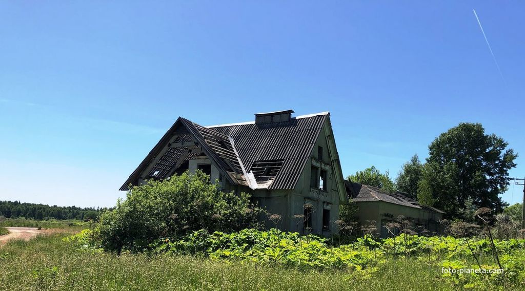 Бывшая гостиница в деревне Перещапово