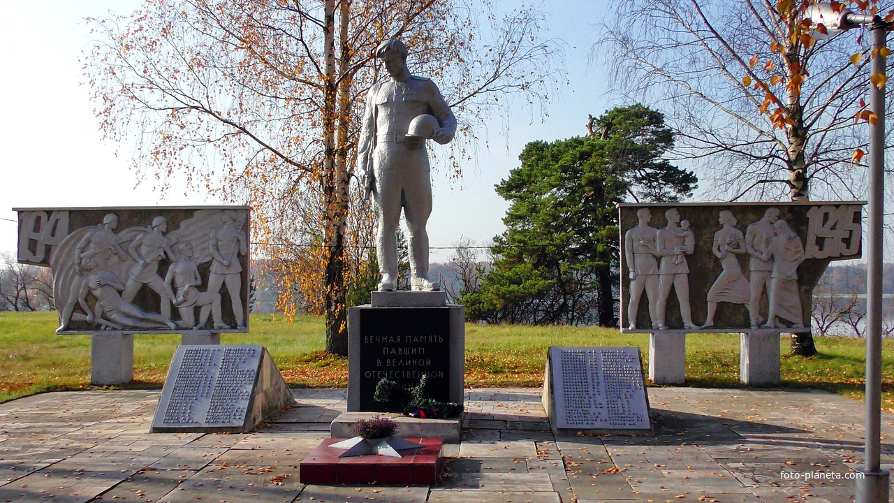 Вязье.Памятник, павшим в Великой Отечественной войне