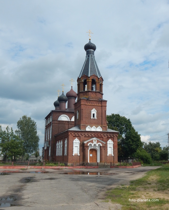 Свято-Никольская церковь (построили ее представители древнего русского рода  -  Воронцовы-Вельяминовы)