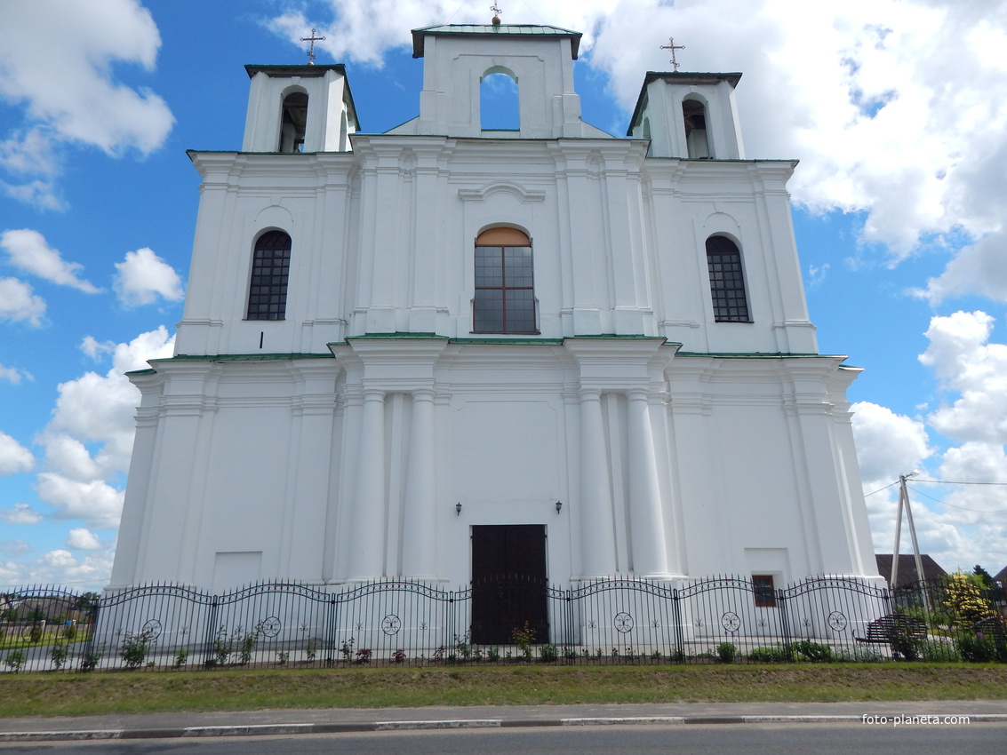 Церковь Св.Александра Невского. Здание построено в 1746г. как храм рыцарей Мальтийского ордена. В 1863 г. перестроено в православную церковь.