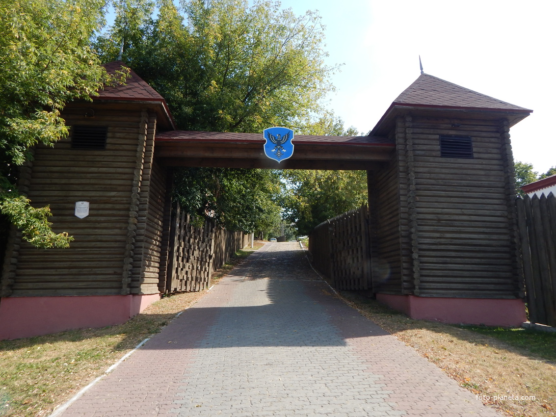 Вход на исторический центр Мозыря - Замковую гору.