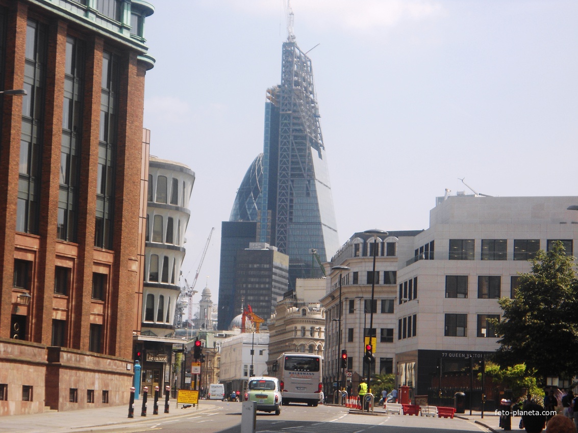 строящийся Лондон Сити  2013 г.