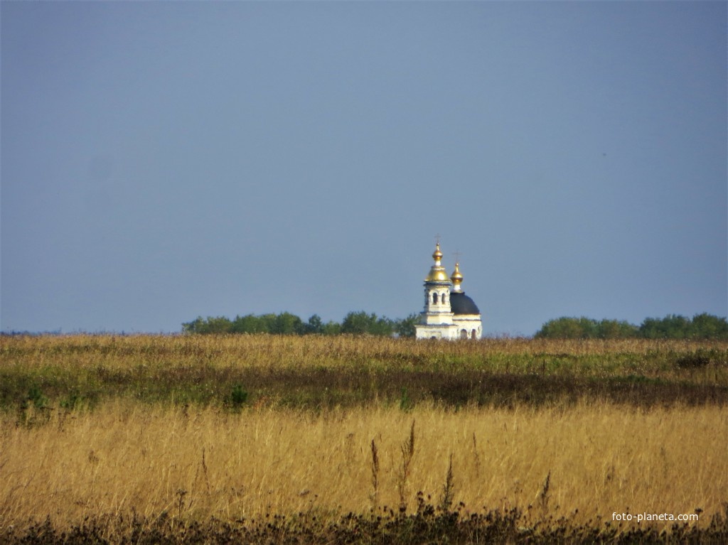 Вид на Михаило-Архангельский храм