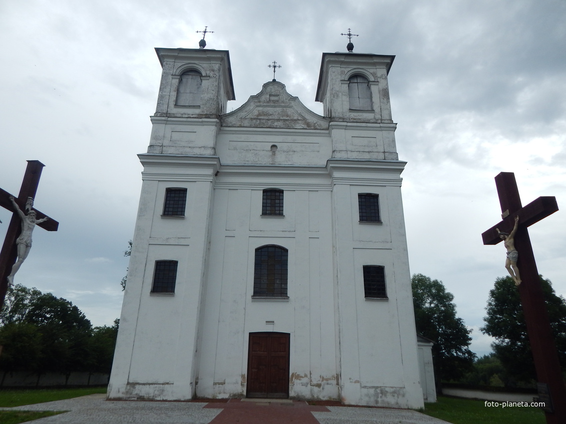 Троицкий костел (вид со стороны главного входа).