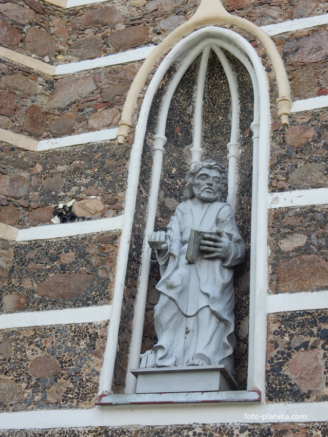 Скульптура Св. Апостола Петра (ему были вручены ключи небесного царства).