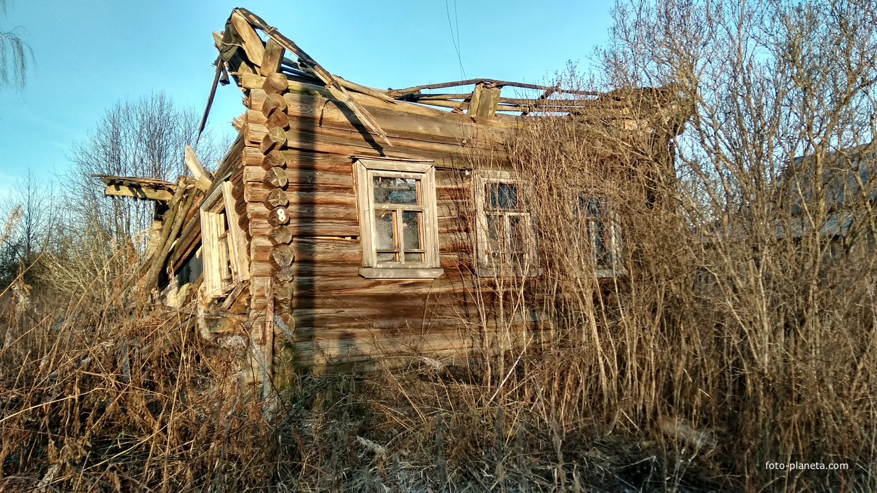 разрушенный дом в д. Бренчиха