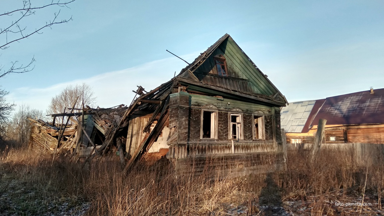 разрушенный дом в д. Давыдовское