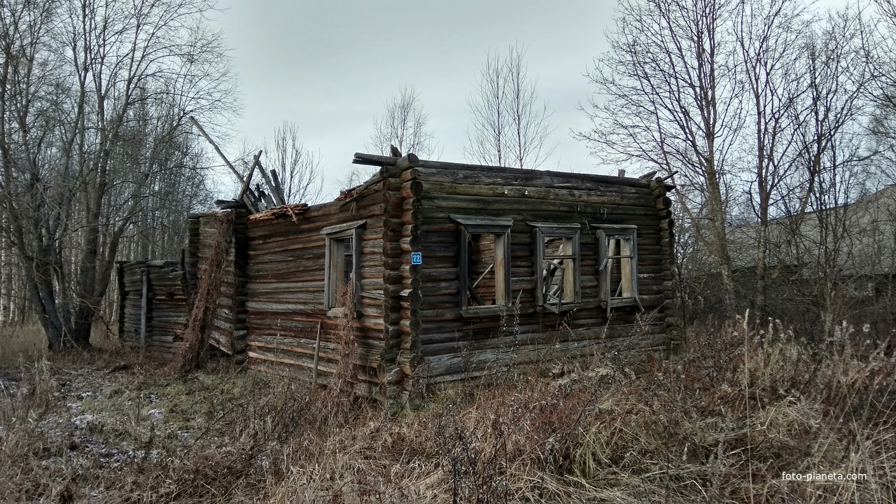 разрушенный дом в д. Ярцево