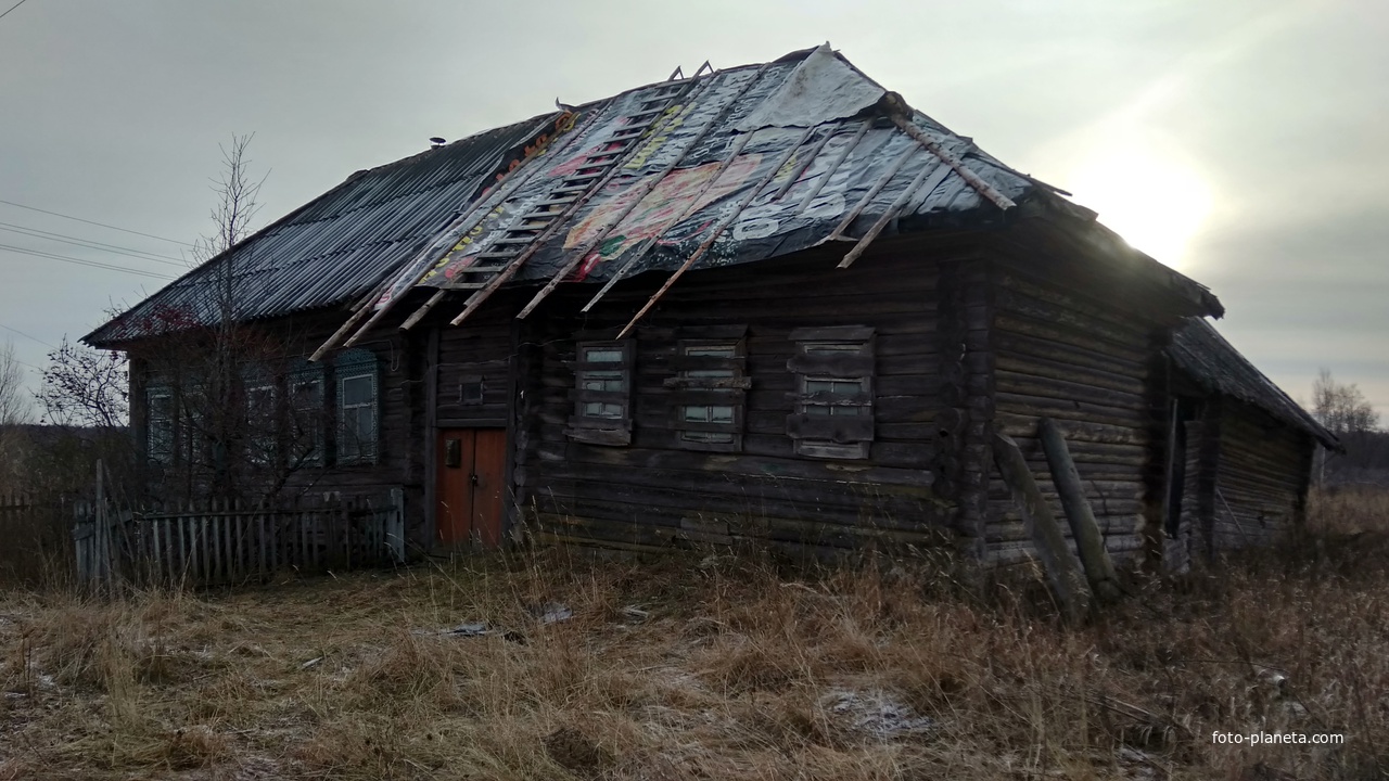 брошенный дом в д. Дорино