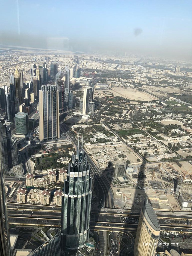 Дубаи. Вид на город смотровой площадки небоскреба Burj Khalifa