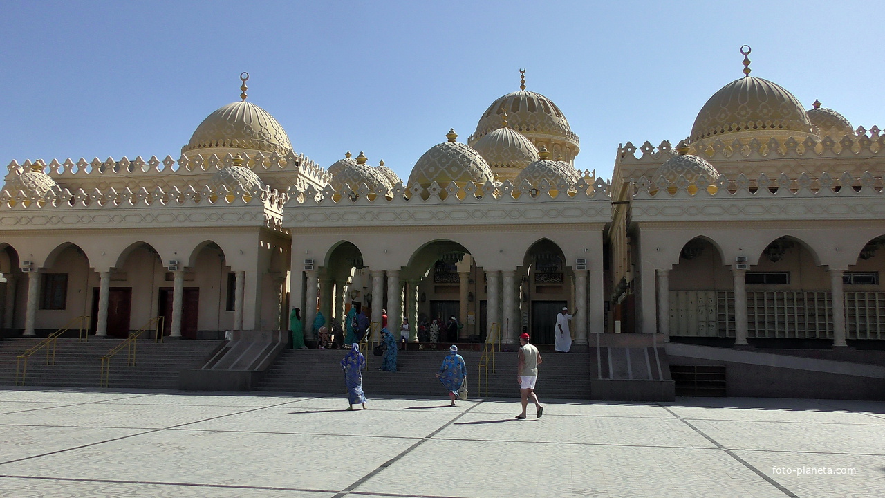 Хургада. Портовая мечеть.Главный вход