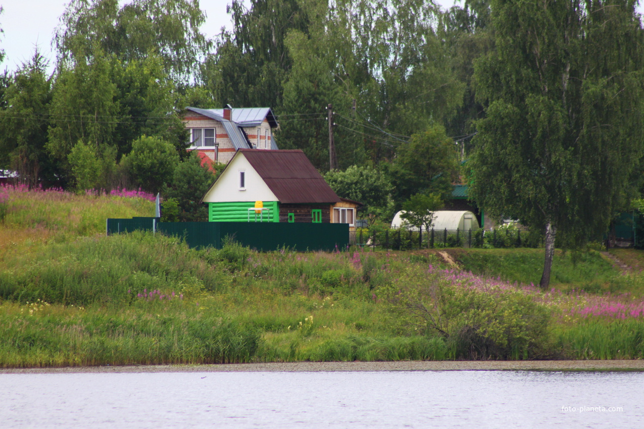 Вид на деревню с Флёнова озера.