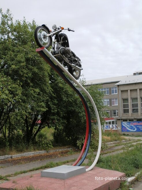 Памятник мотоциклу &quot;Урал&quot;