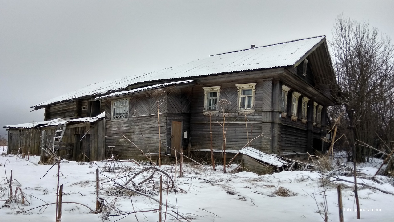 брошенный дом в д. Кондратьевская