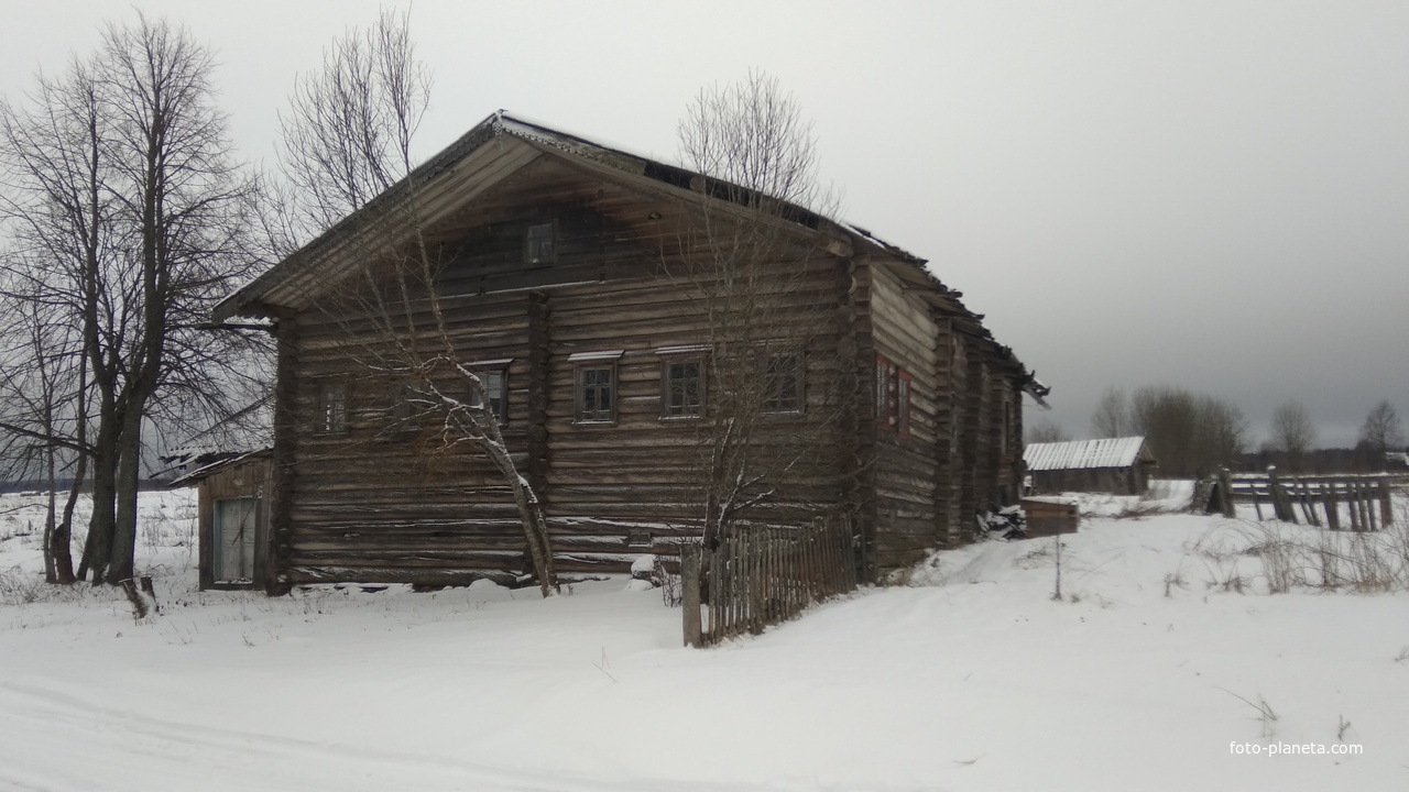 брошенный дом в д. Семеновская