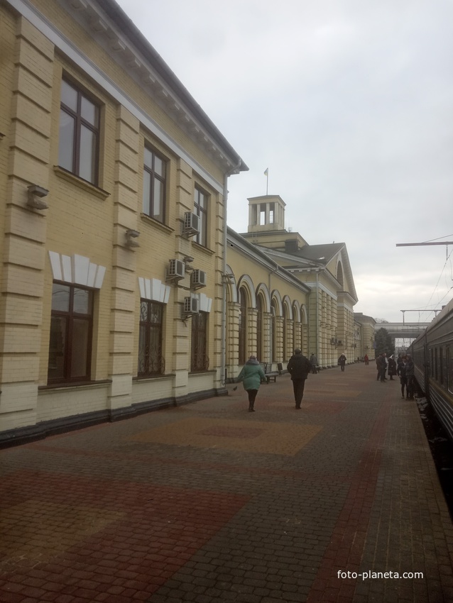 Вокзал. Севастопольская сторона.