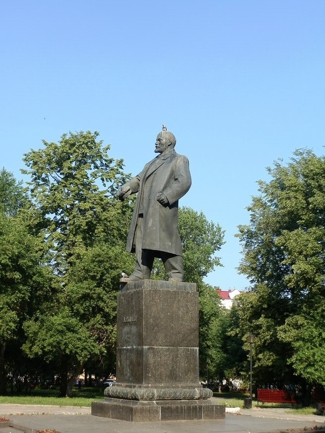 Памятник Ленину в Комсомольском сквере