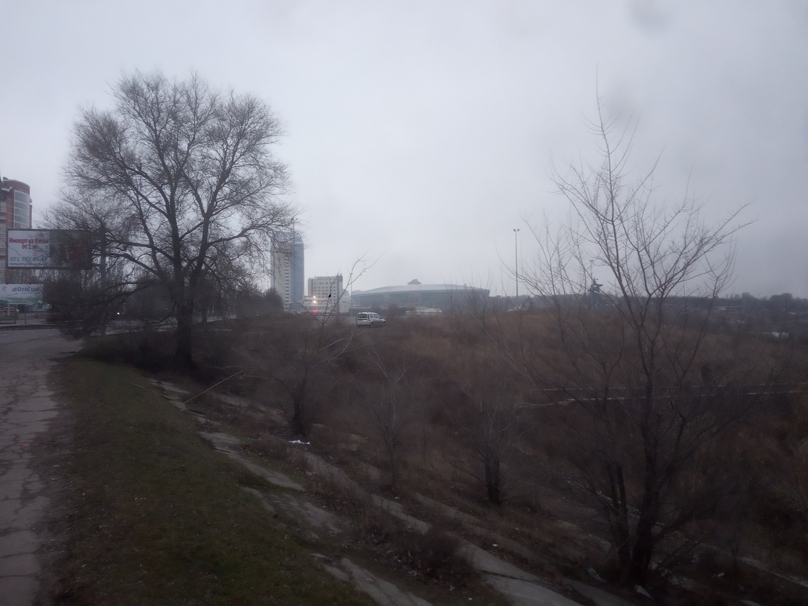 Вид с дамбы по проспекту Мира на Донбасс-Арену