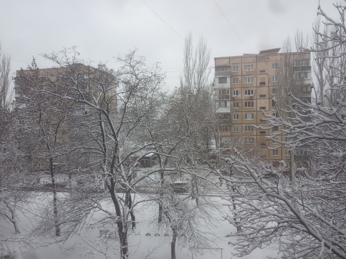 Рождественский снег на бульваре Шахтостроителей.