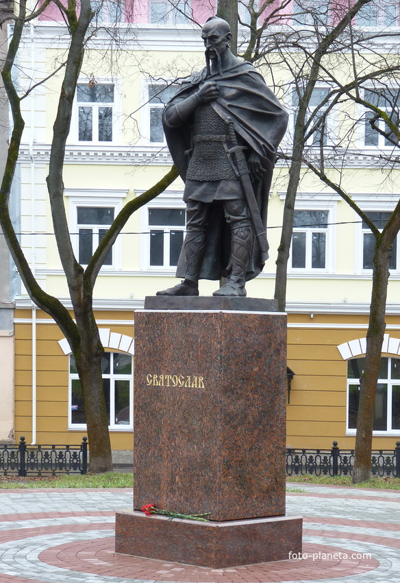 Памятник Святославу