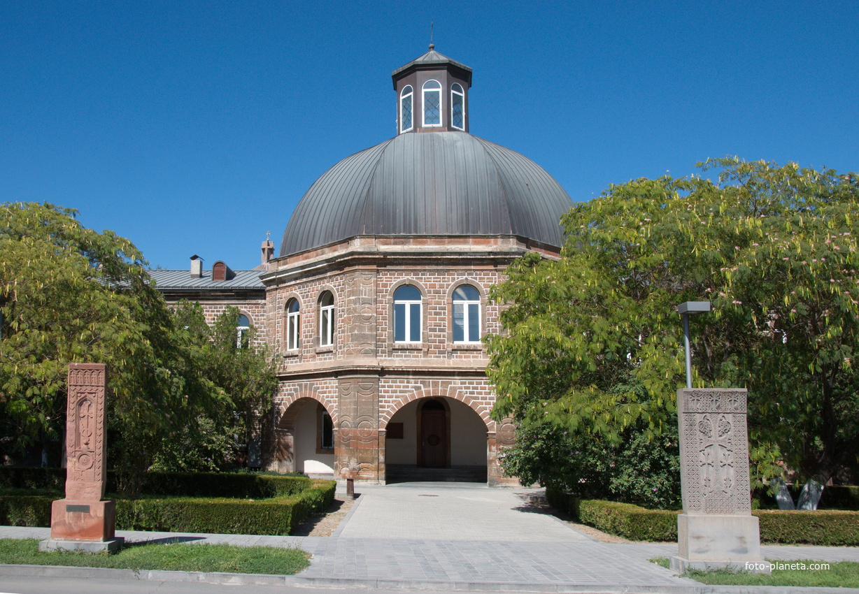 Духовная академия святого Эчмиадзина, учебное заведение, готовящее священников Армянской апостольской церкви
