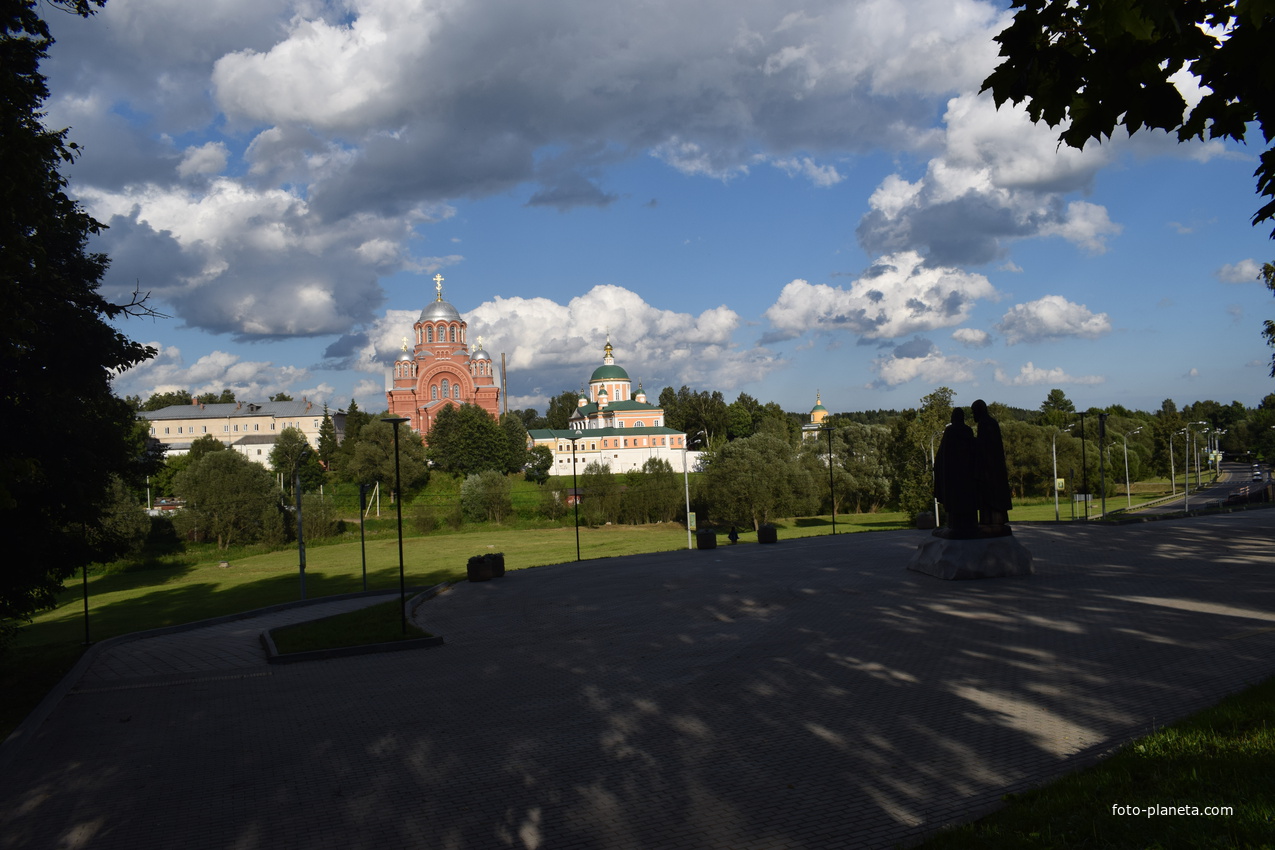 Панорамный снимок на Хотьков монастырь.