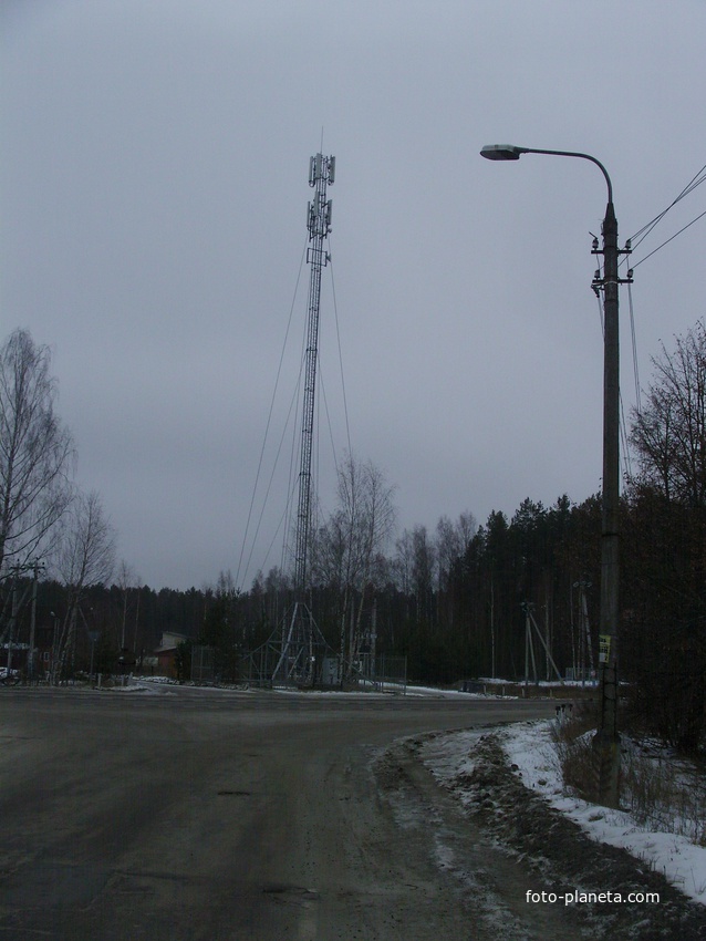 Базовая станция сотовой связи на трассе Р-105 близ деревни Дубасово