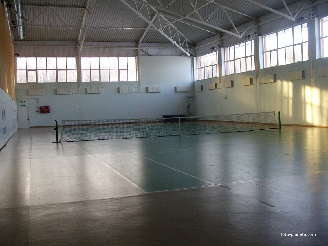 Зал большого тенниса спорткомплекса санатория