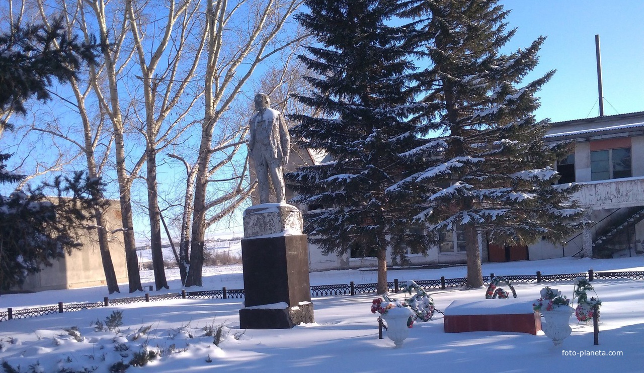 Памятник Ленину