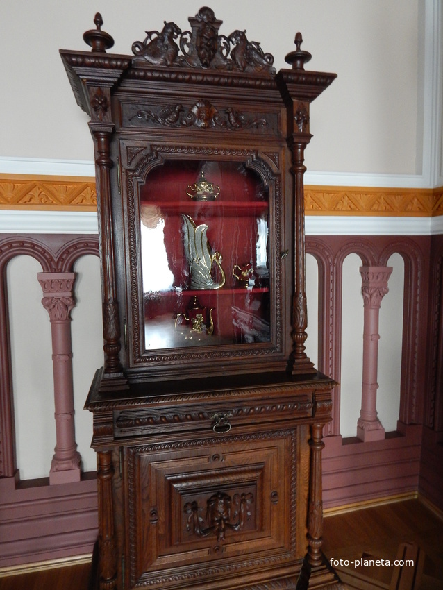 Фрагмент дворцовой мебели