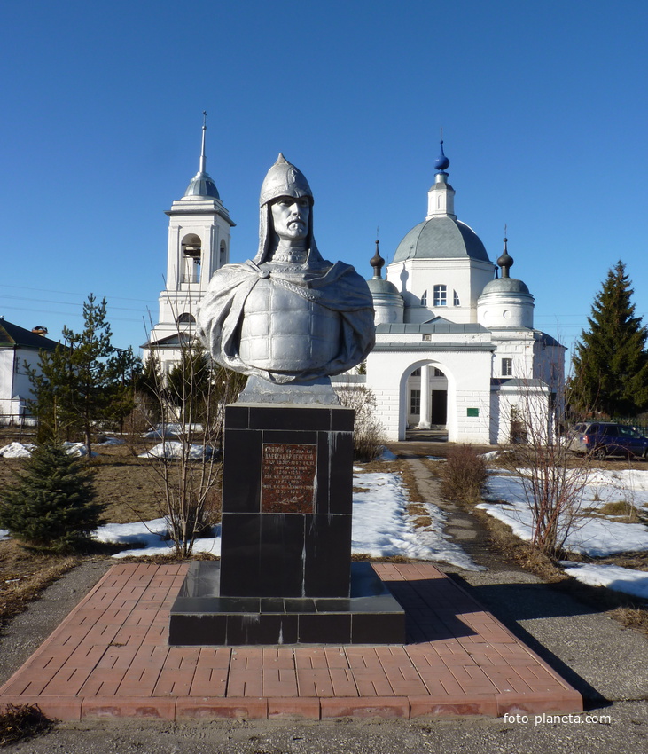 Памятник Александру Невскому в с.Ворша.