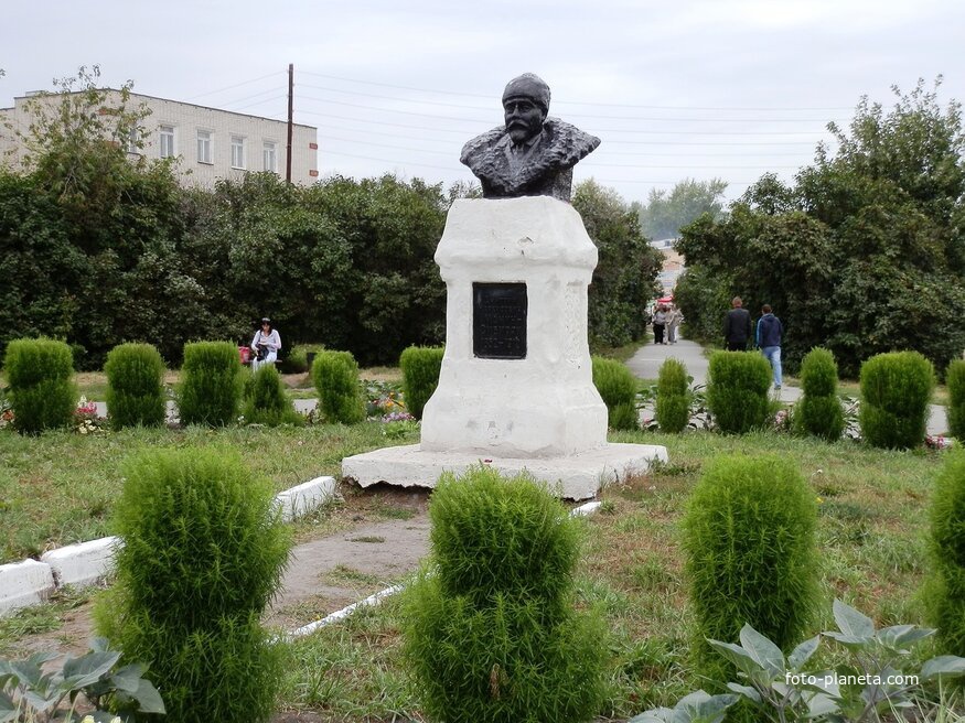 Памятник Мамину-Сибиряку Д.Н.