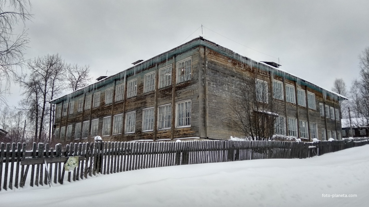 здание школы в д. Кузнецовская