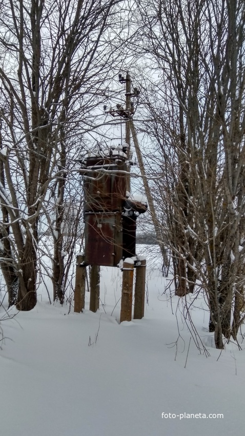 заброшенный трансформатор в деревня Бовытинская