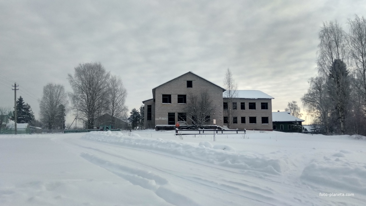 заброшенное здание в с. Ромашевский Погост