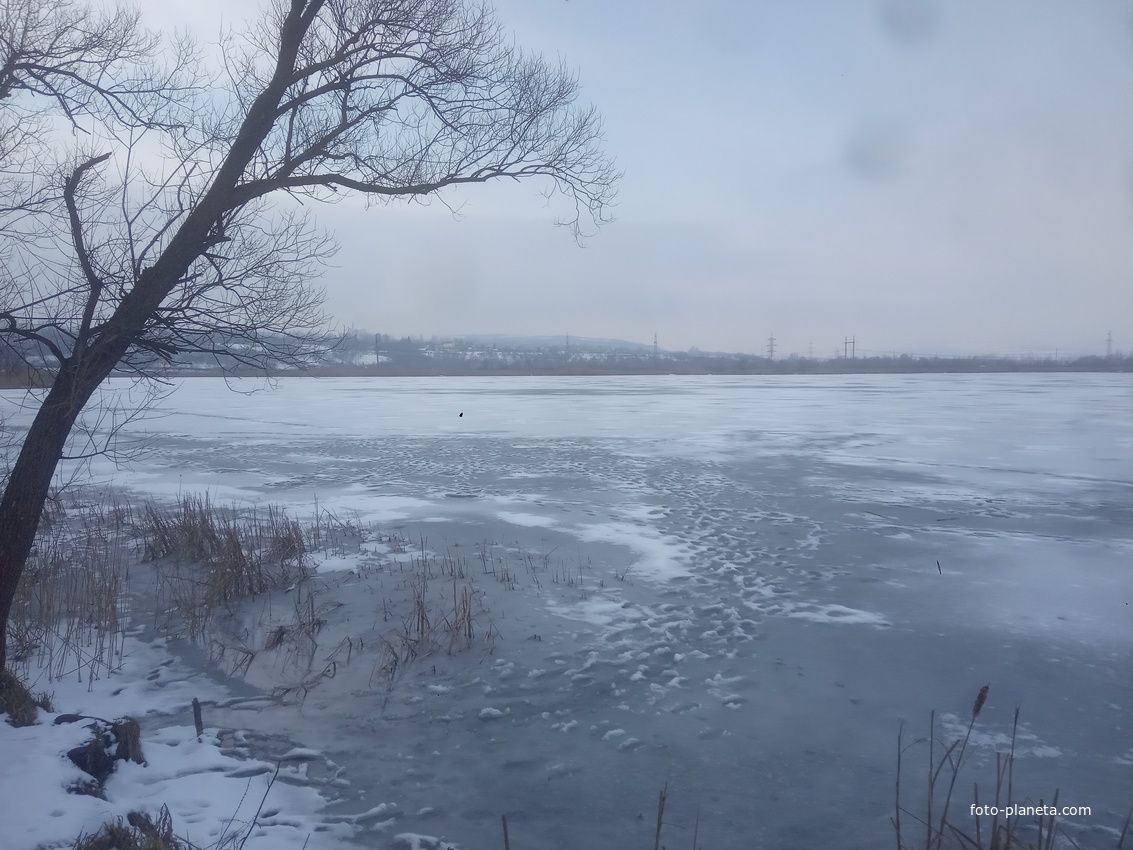 Озеро на реке Осколец около станции Стойленская.