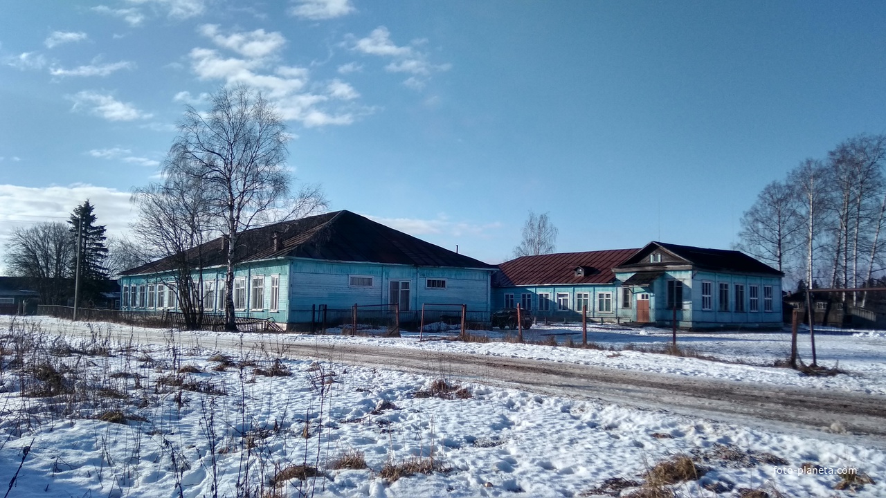 здание школы в Новокемском