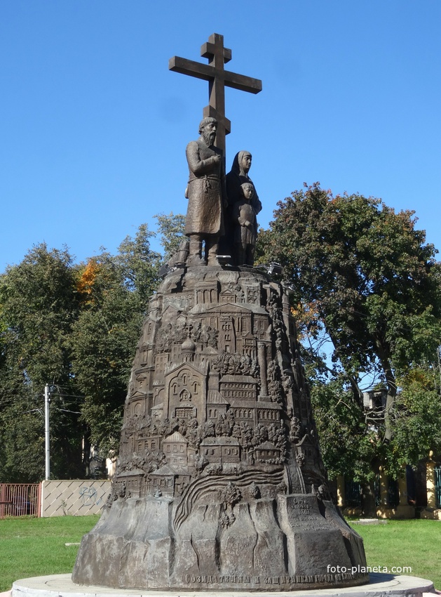 Памятник основателям города