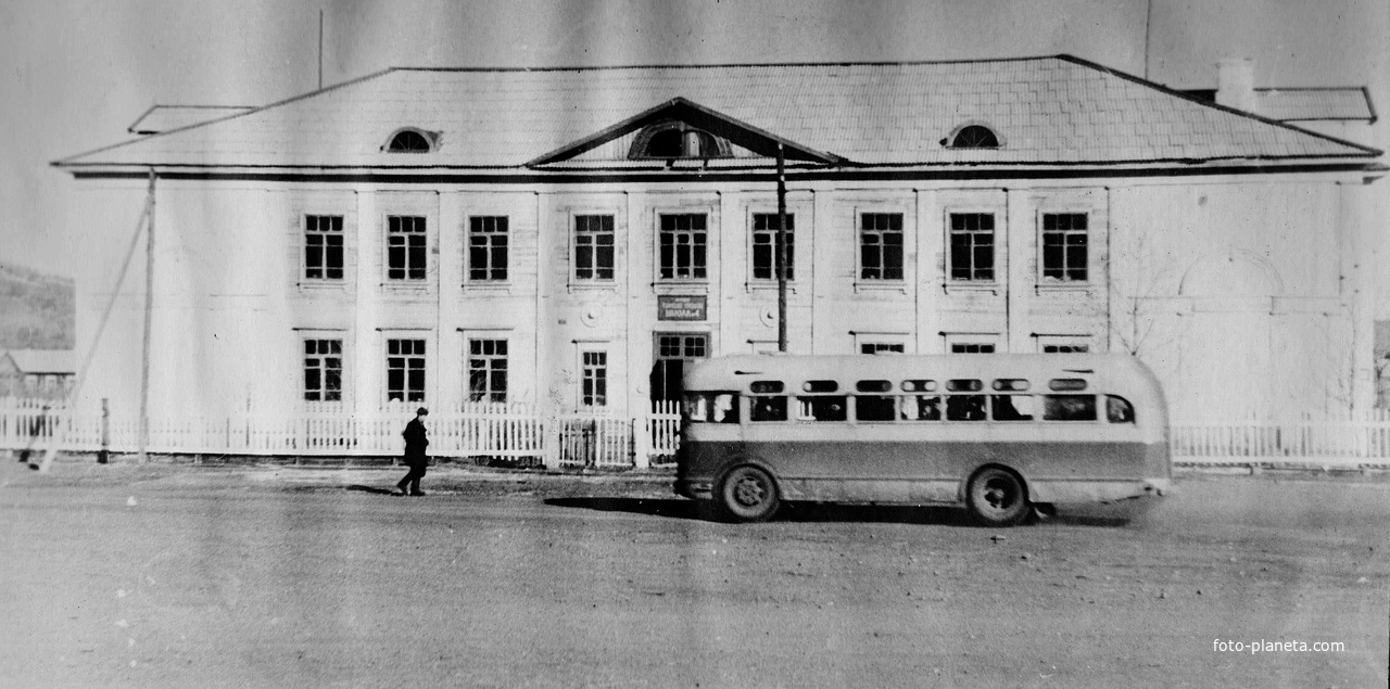 Туимская средняя школа №4. Начало 1960-х годов. Автор фото - Попов В.С.