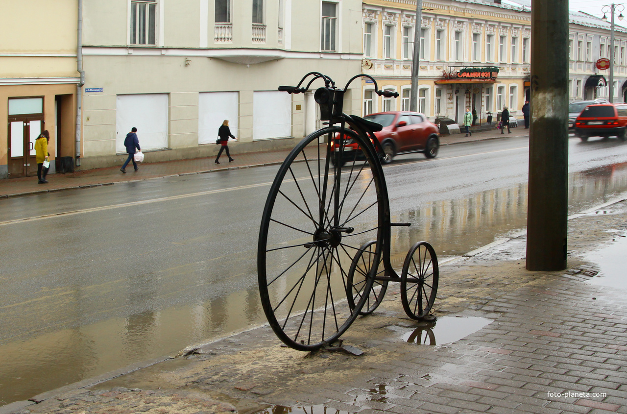 Улица Большая Московская. Велосипед.